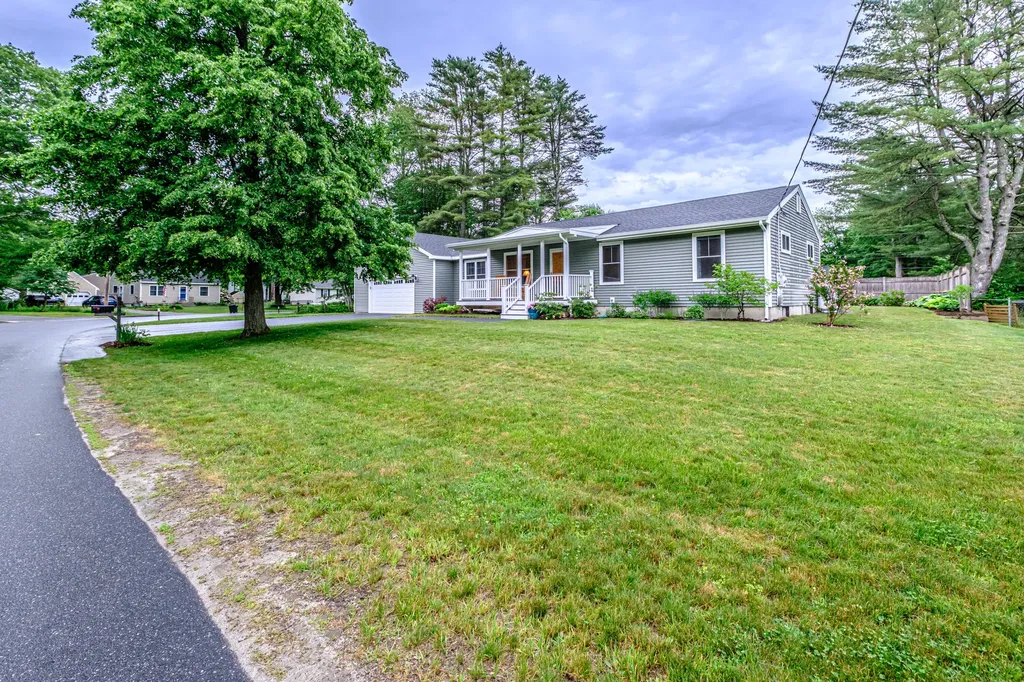 21 Bickford Drive Topsham ME 04086