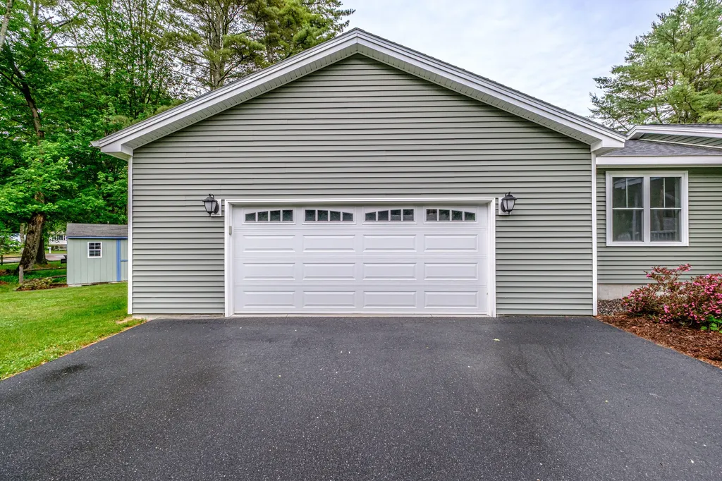 21 Bickford Drive Topsham ME 04086