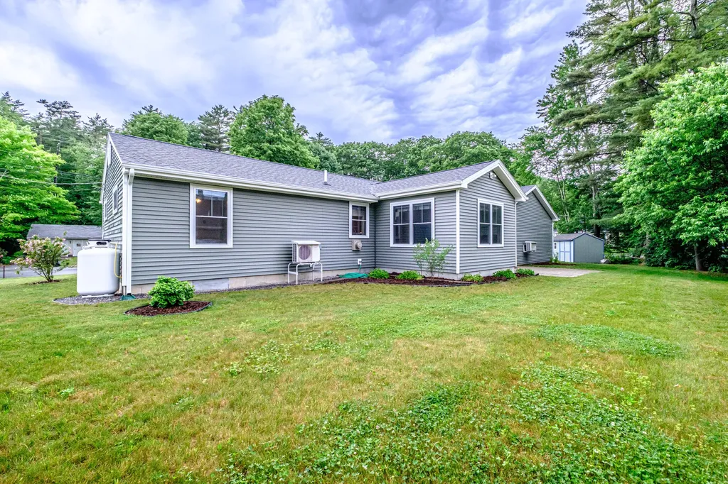 21 Bickford Drive Topsham ME 04086