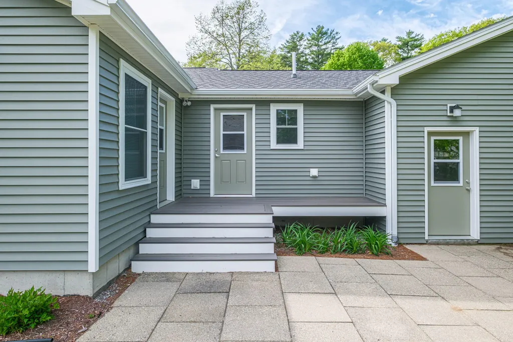 21 Bickford Drive Topsham ME 04086