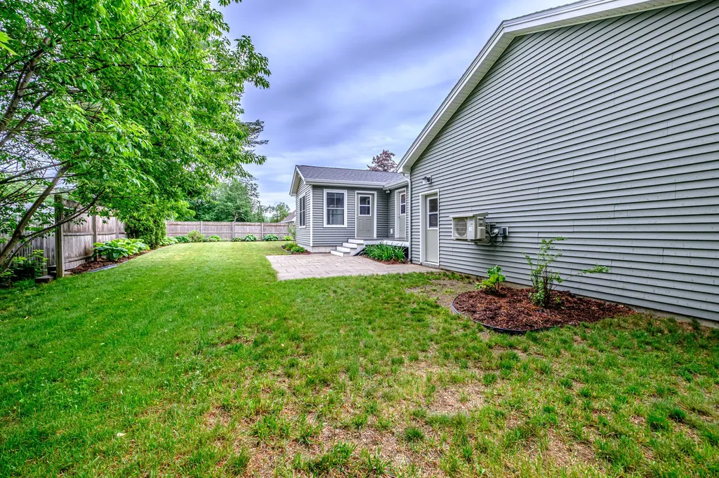 21 Bickford Drive Topsham ME 04086