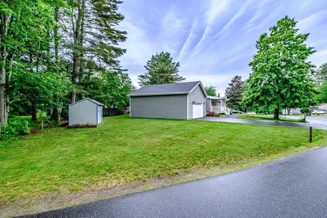 21 Bickford Drive Topsham ME 04086