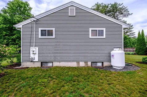 21 Bickford Drive Topsham ME 04086