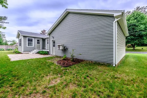 21 Bickford Drive Topsham ME 04086