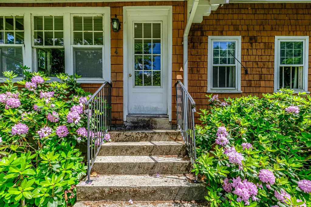 4 Pineway Drive Auburn ME 04210