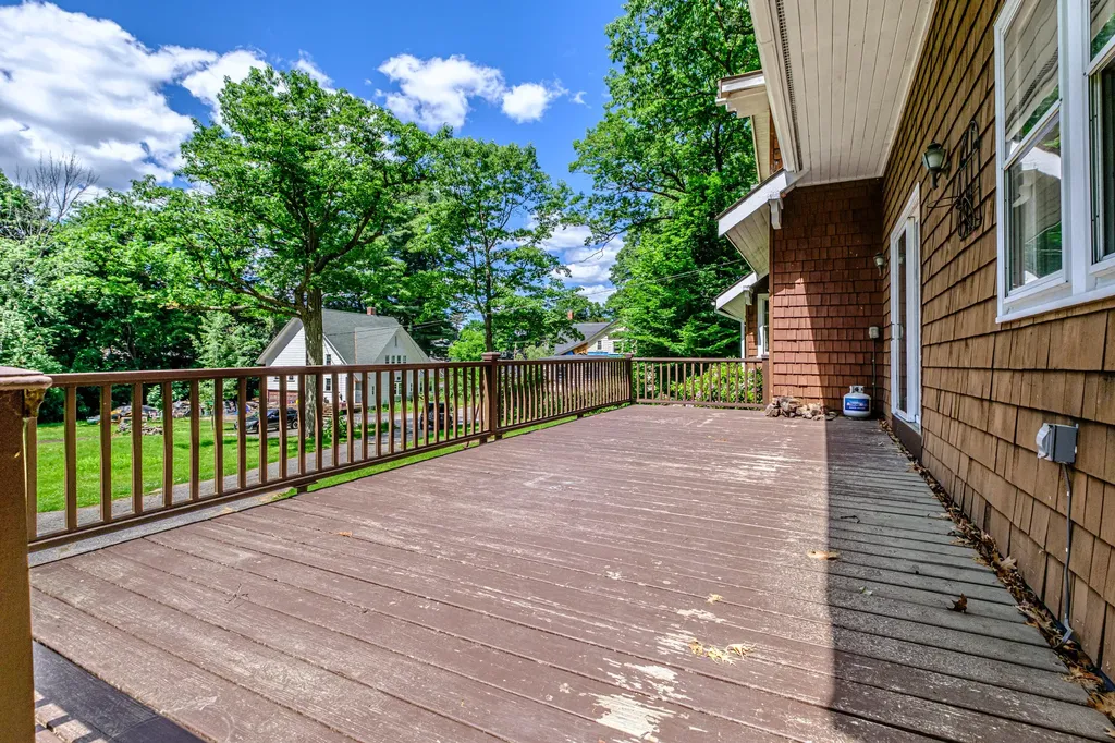 4 Pineway Drive Auburn ME 04210