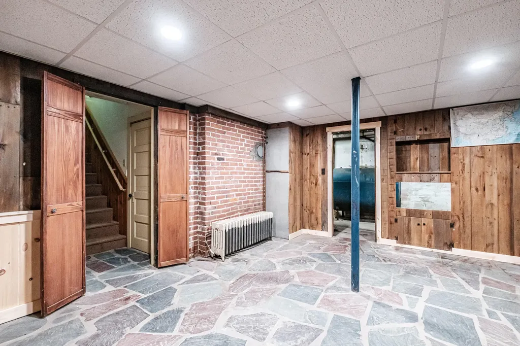 4 Pineway Drive Auburn ME 04210