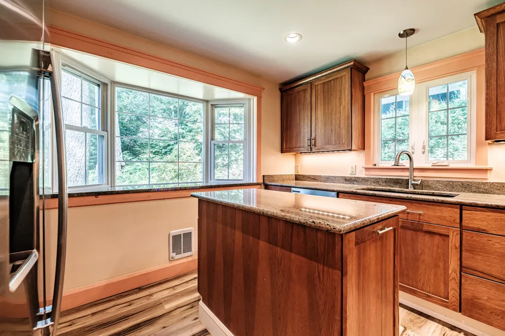 4 Pineway Drive Auburn ME 04210