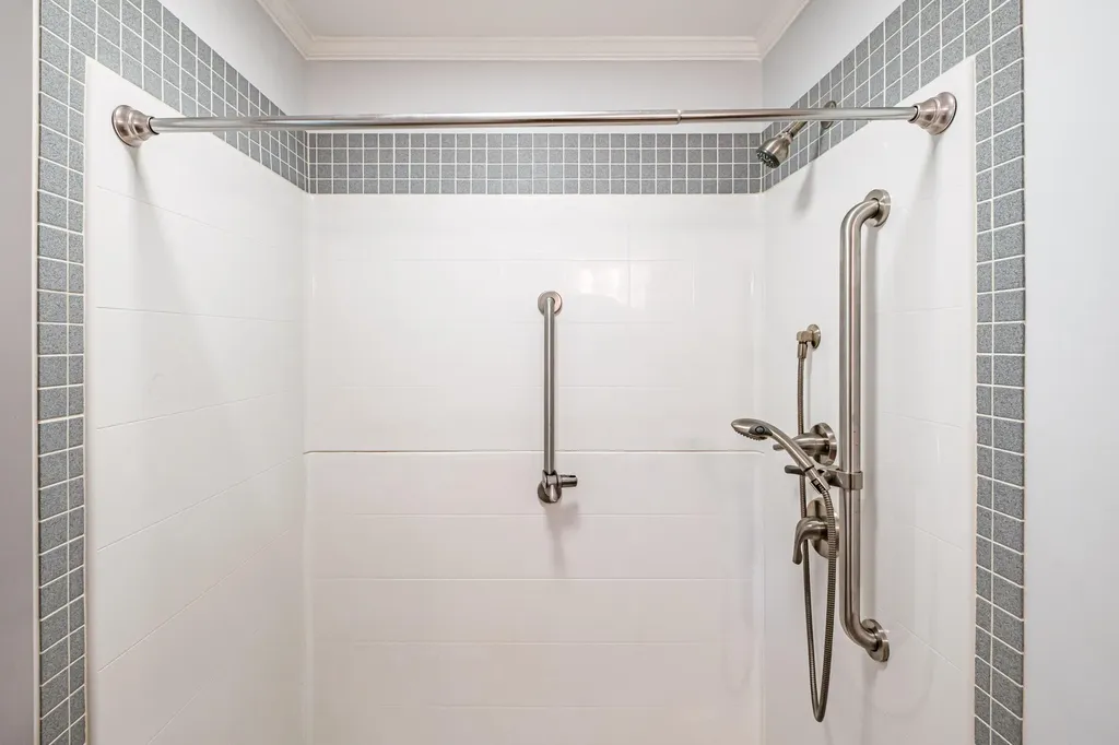 4 Pineway Drive Auburn ME 04210