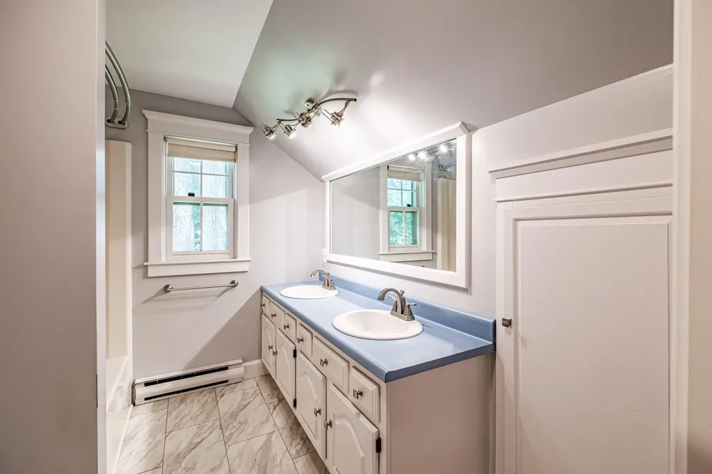 4 Pineway Drive Auburn ME 04210