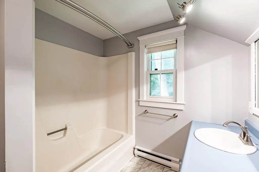 4 Pineway Drive Auburn ME 04210