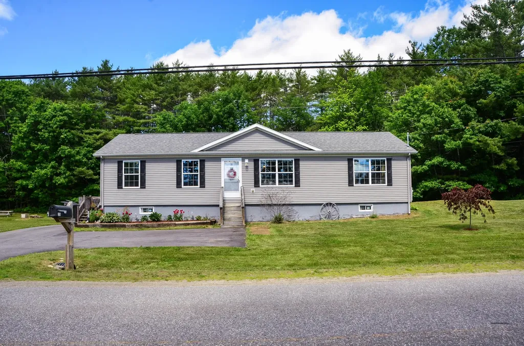 29 Townhouse Road Chelsea ME 04330