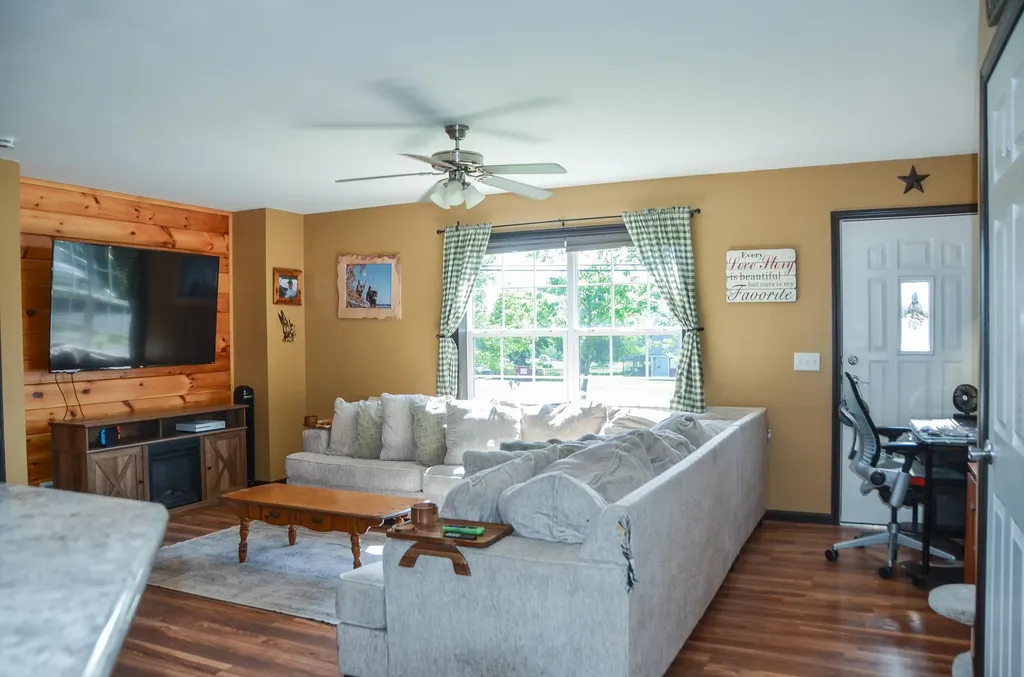 29 Townhouse Road Chelsea ME 04330