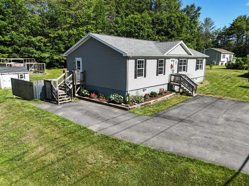 29 Townhouse Road Chelsea ME 04330