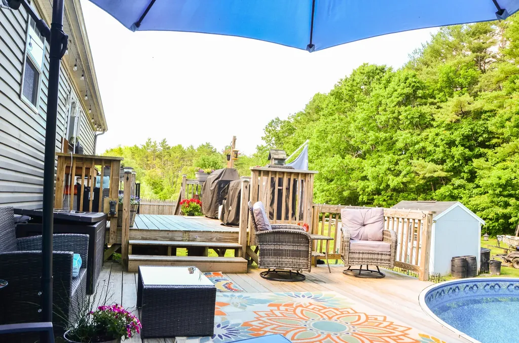 29 Townhouse Road Chelsea ME 04330