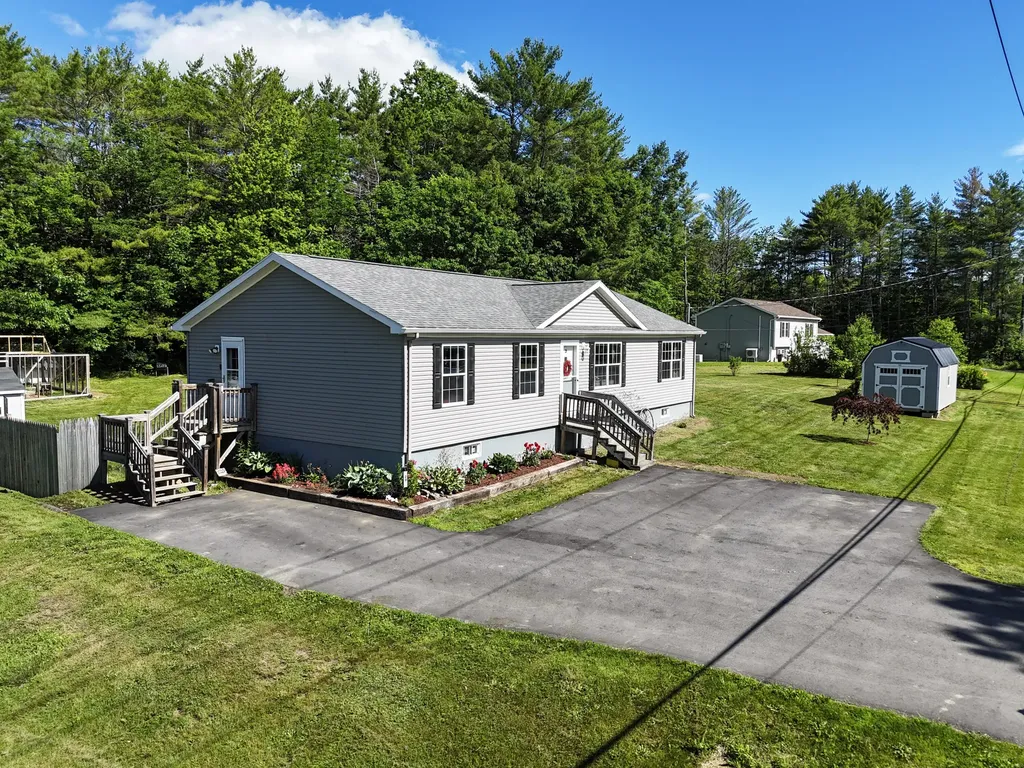 29 Townhouse Road Chelsea ME 04330