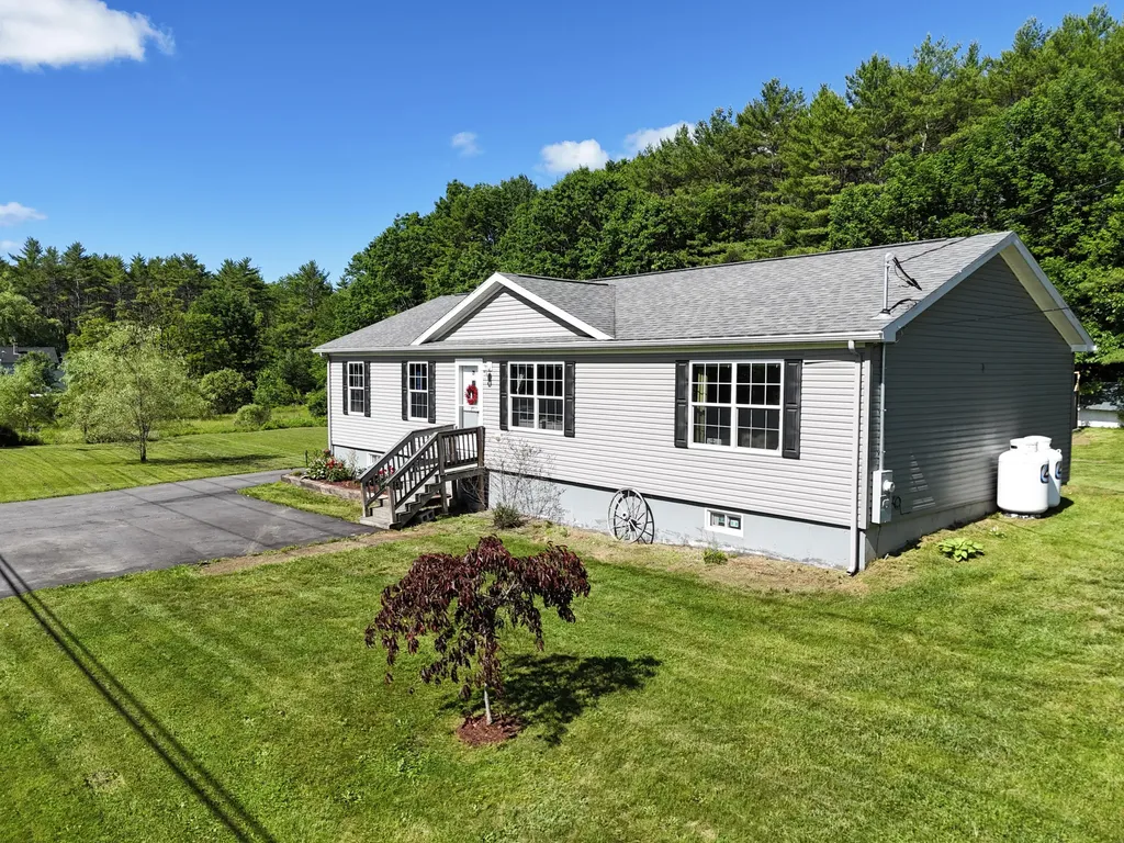 29 Townhouse Road Chelsea ME 04330