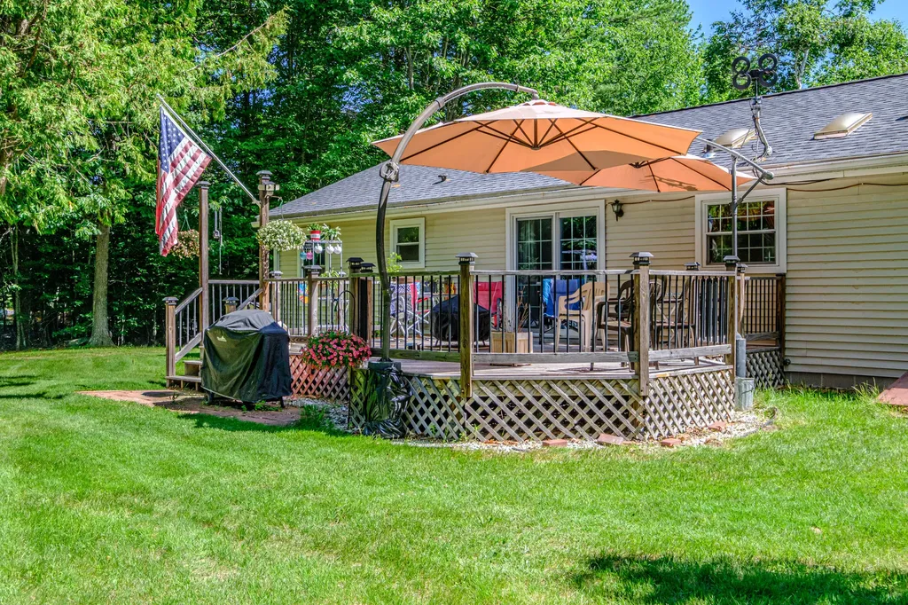 23 Perkins Road Mechanic Falls ME 04256