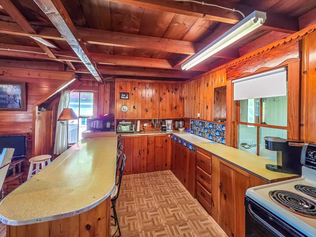 26 North Avenue Roxbury ME 04275