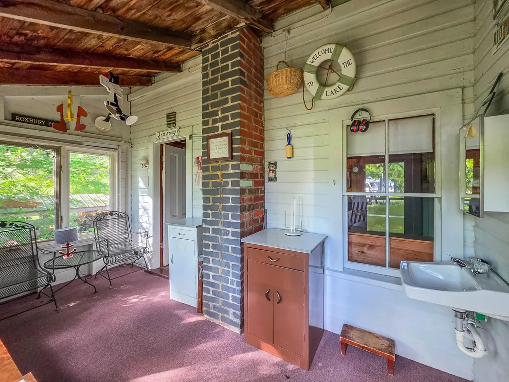 26 North Avenue Roxbury ME 04275