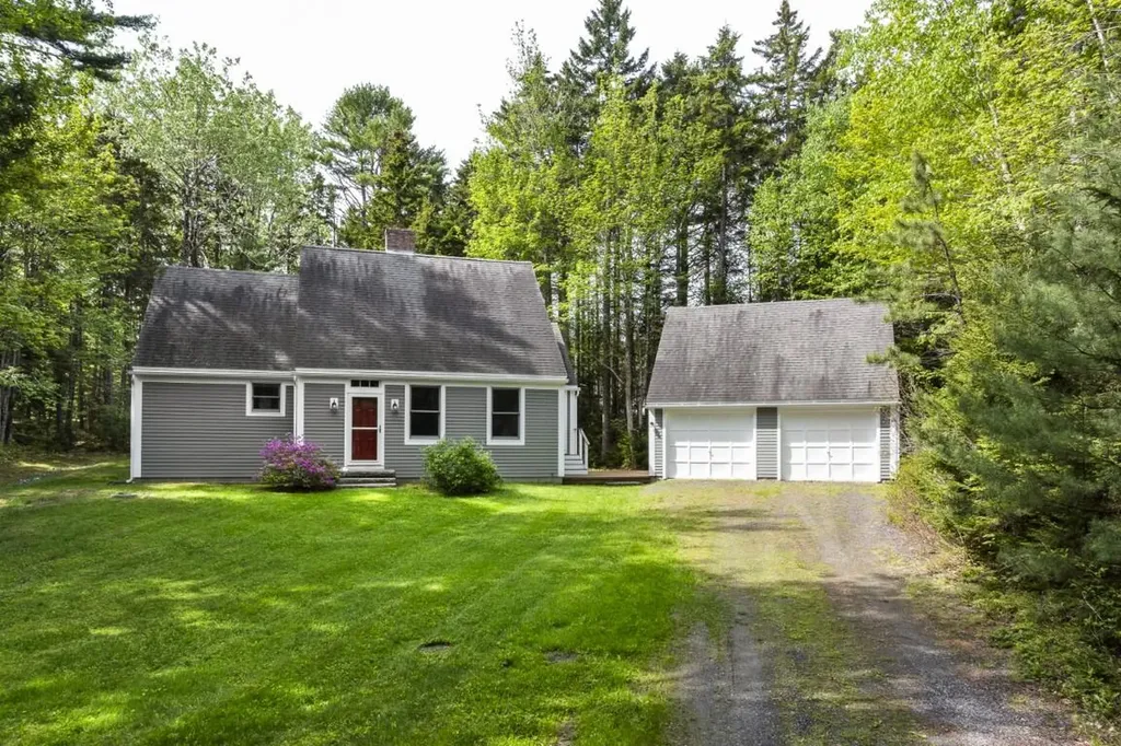 14 Paradise Lane Southport ME 04576