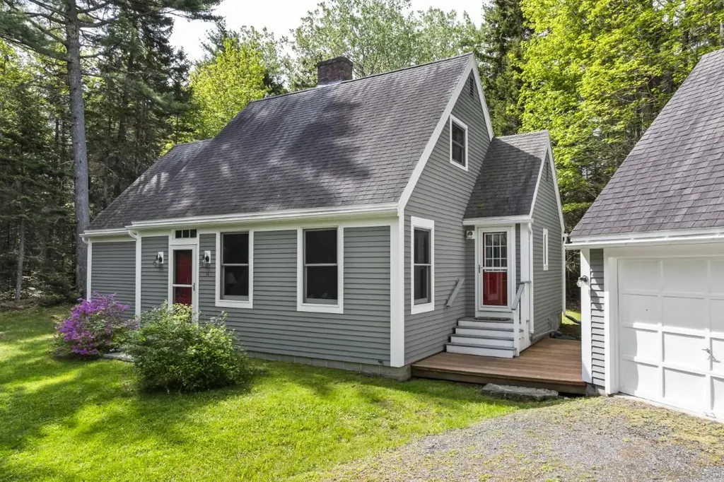 14 Paradise Lane Southport ME 04576
