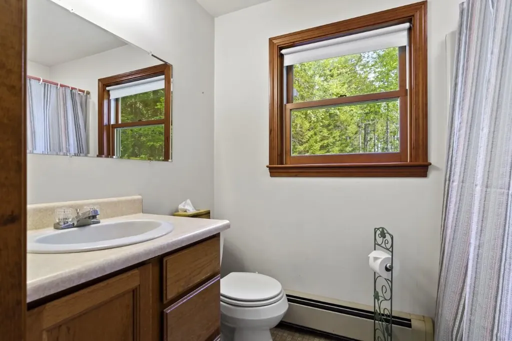 14 Paradise Lane Southport ME 04576