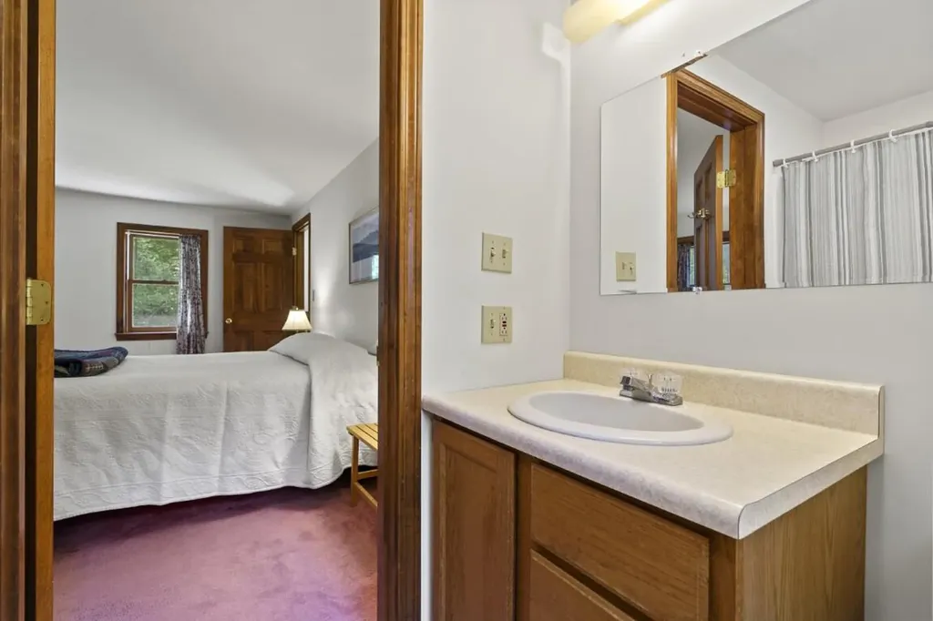 14 Paradise Lane Southport ME 04576
