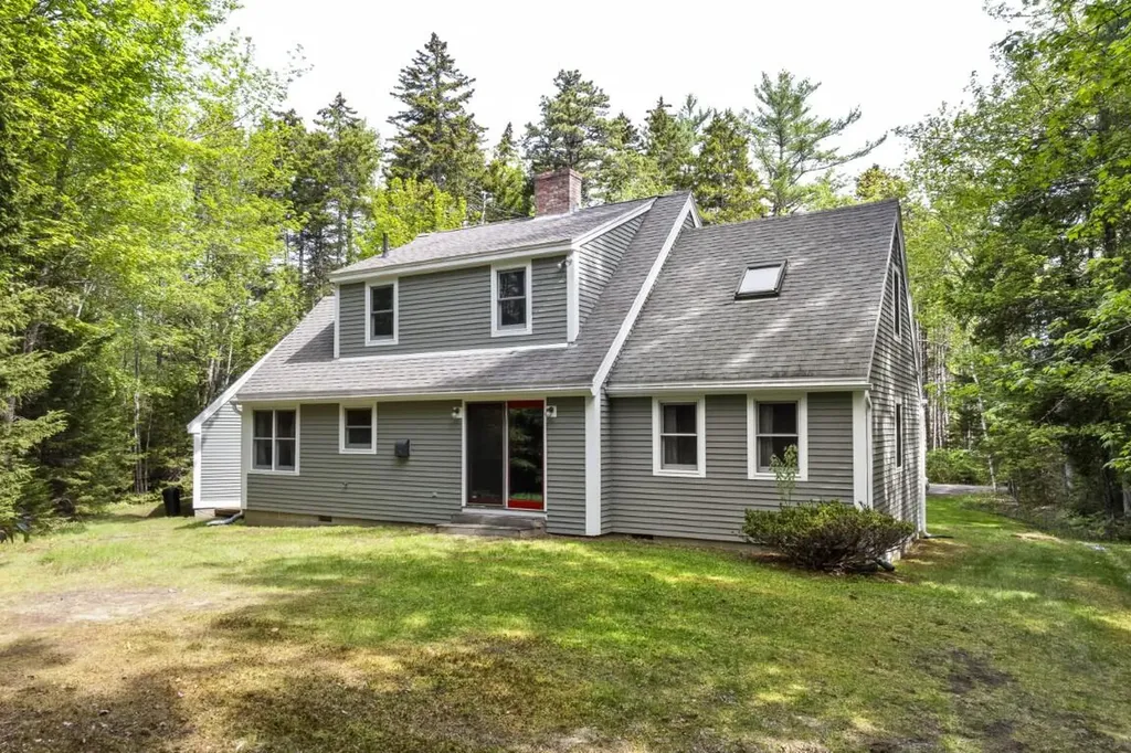 14 Paradise Lane Southport ME 04576