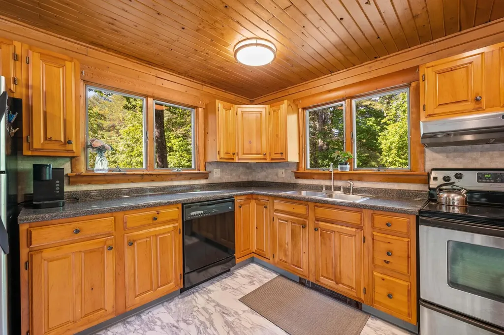 37 Holt Road Norway ME 04268