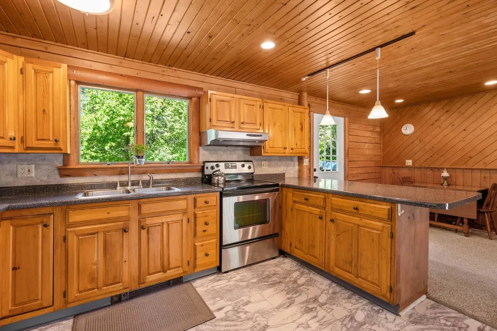37 Holt Road Norway ME 04268