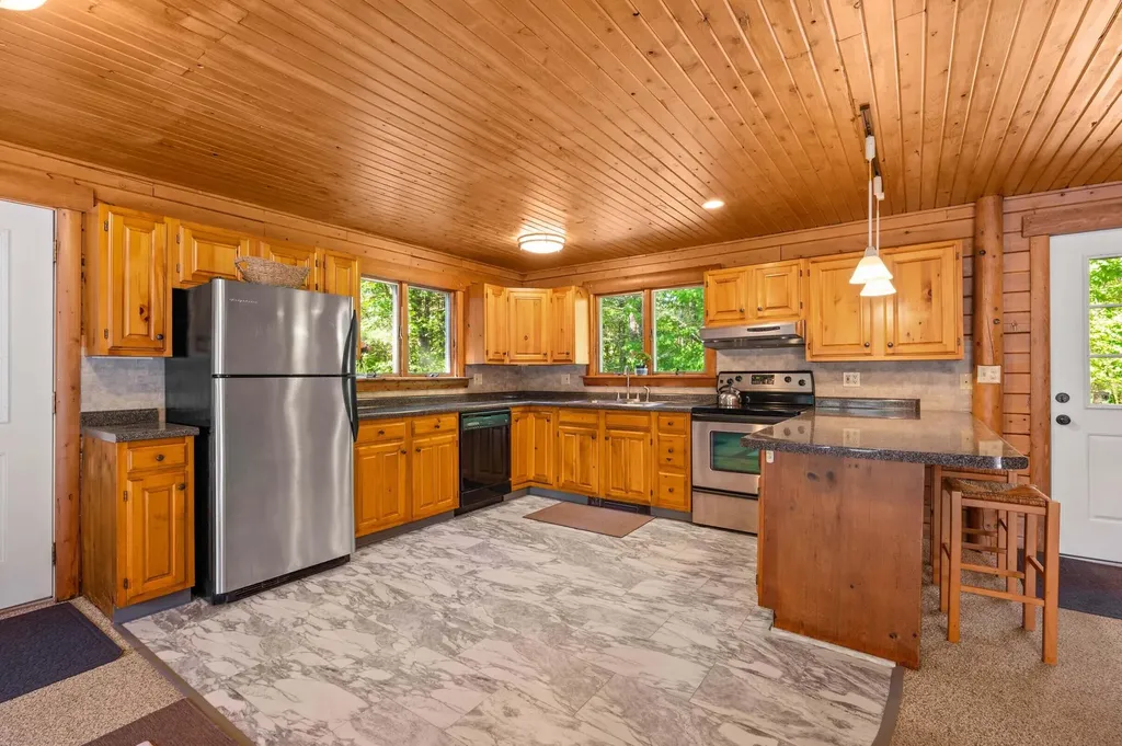 37 Holt Road Norway ME 04268