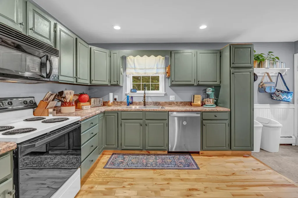 311 Phinney Farm Road Lincoln ME 04457