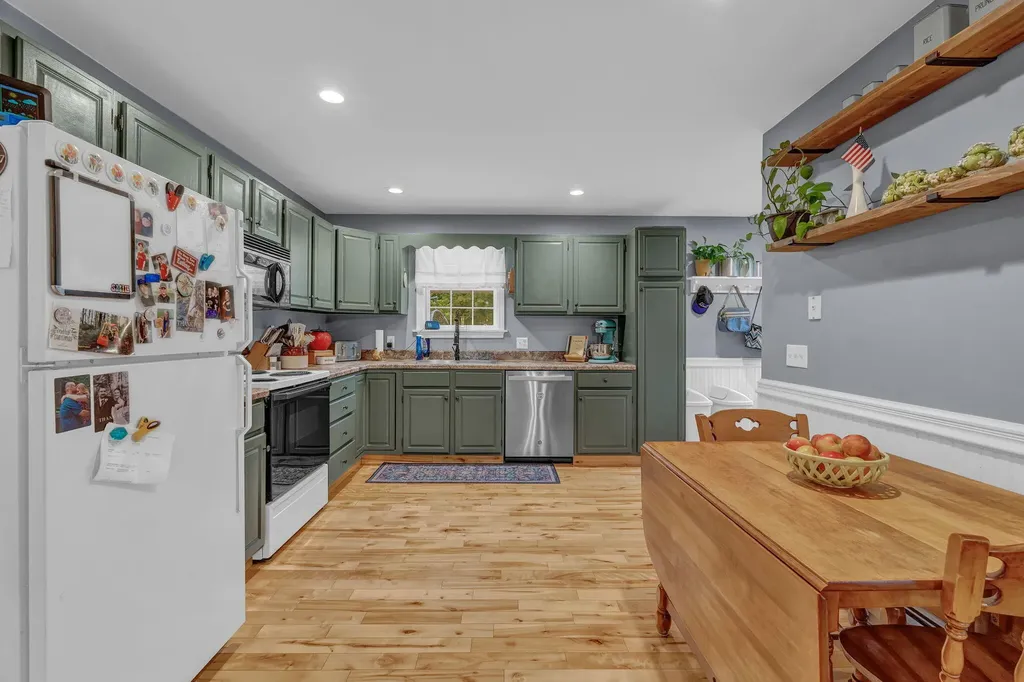 311 Phinney Farm Road Lincoln ME 04457