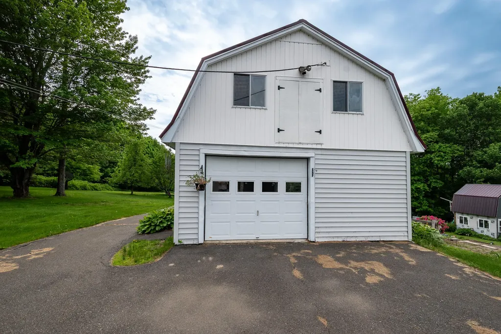 87 N North Dexter Road Sangerville ME 04479