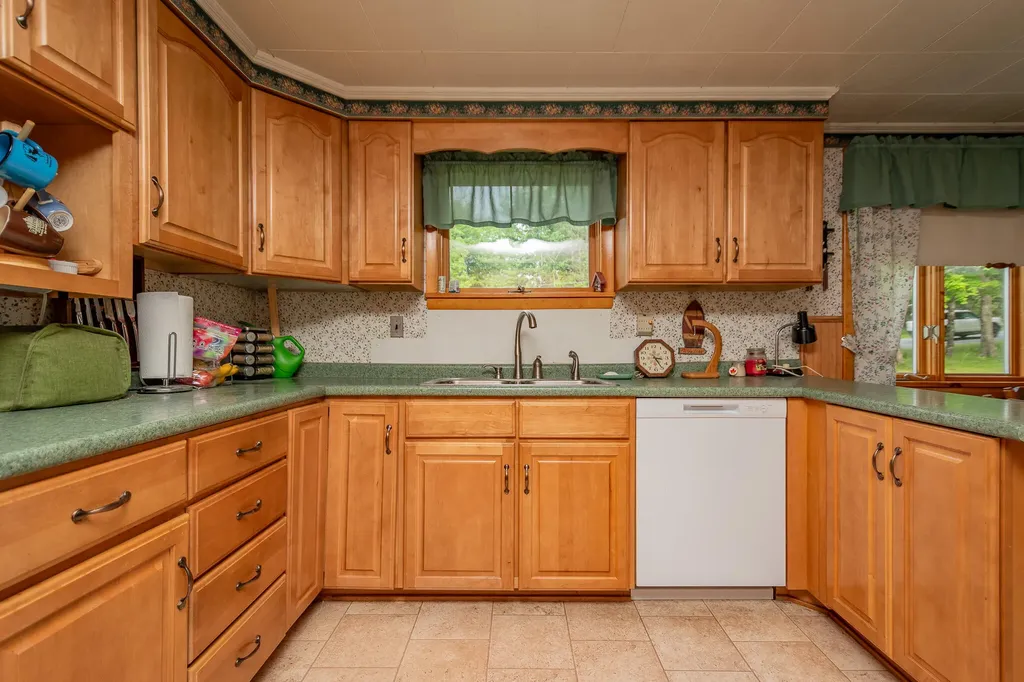 87 N North Dexter Road Sangerville ME 04479