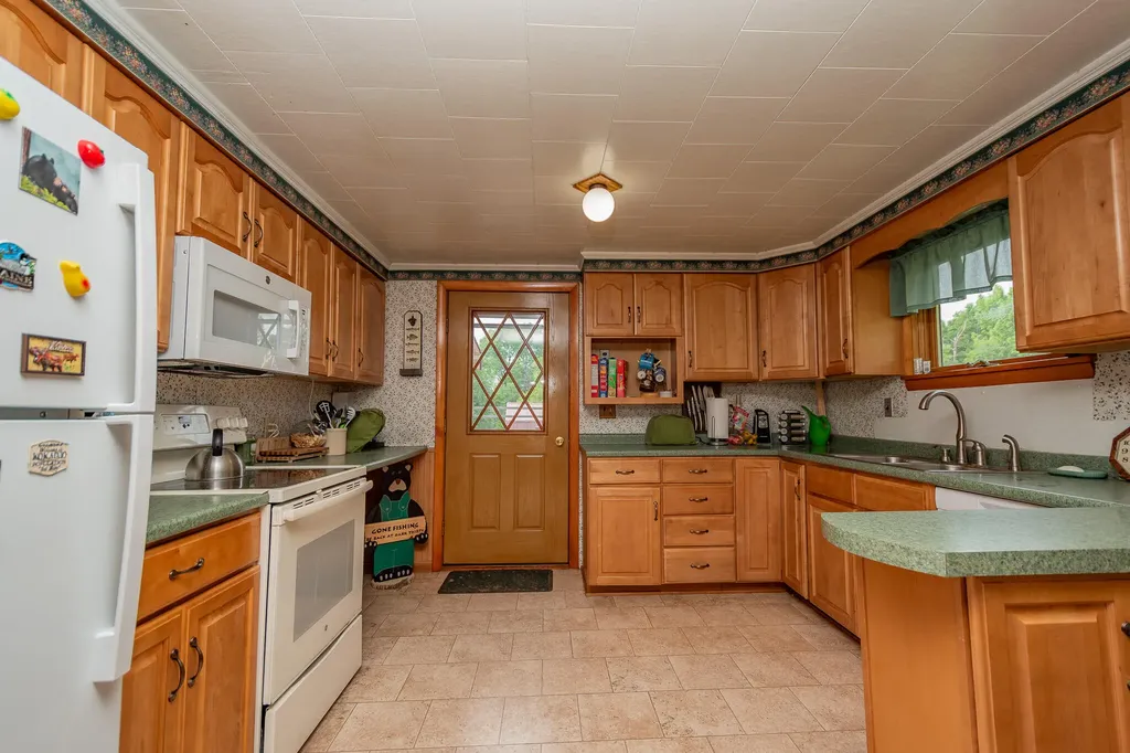 87 N North Dexter Road Sangerville ME 04479
