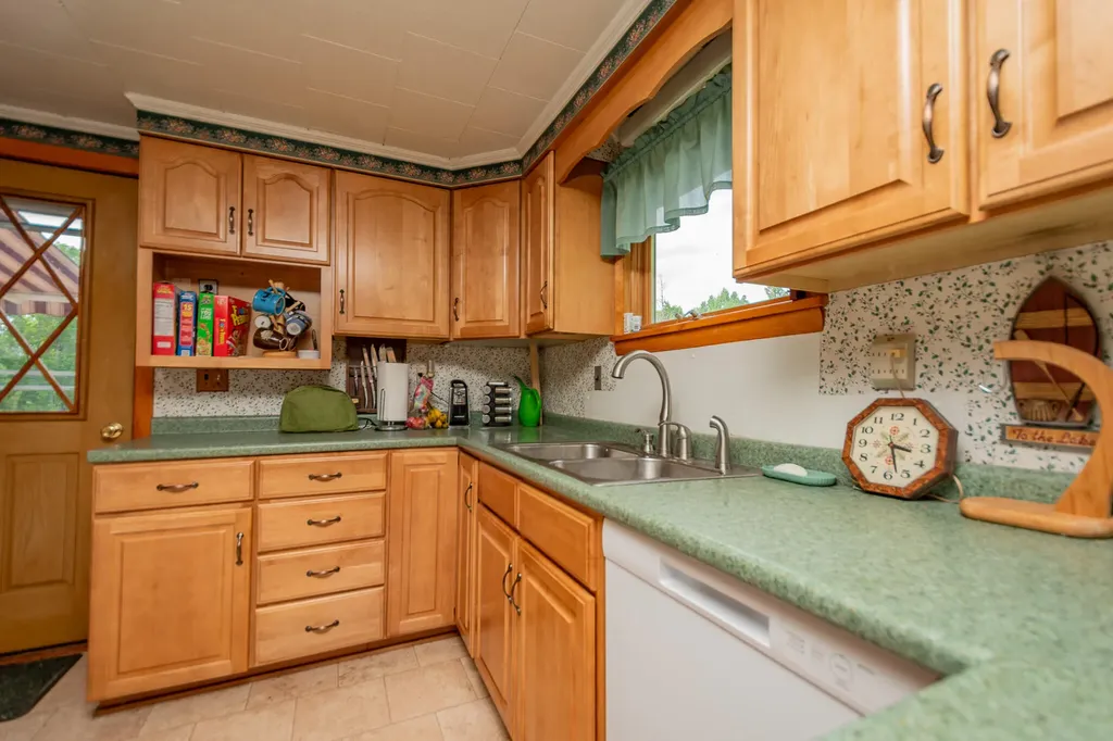 87 N North Dexter Road Sangerville ME 04479