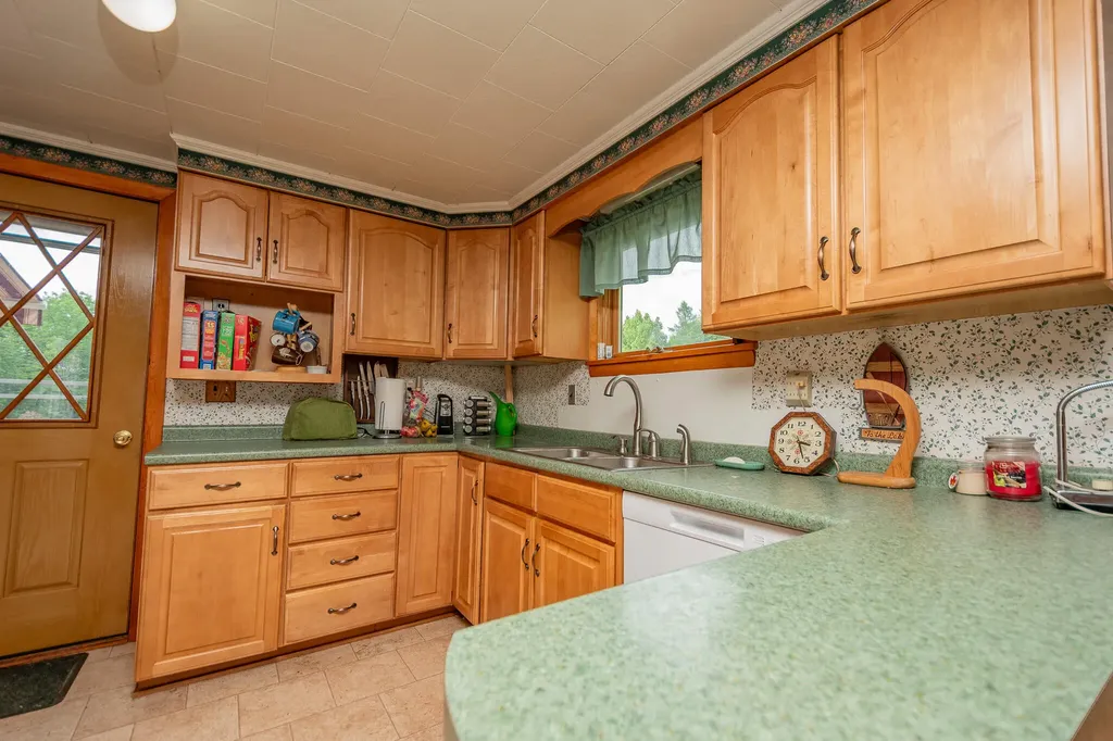 87 N North Dexter Road Sangerville ME 04479