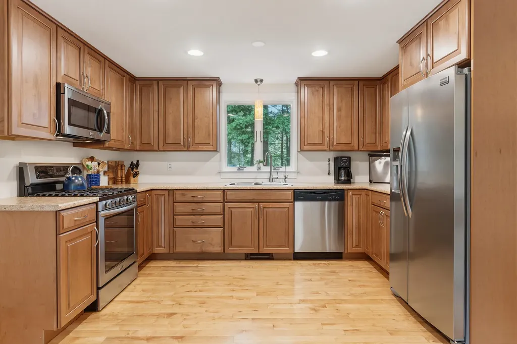 13 Mckenna Lane York ME 03909