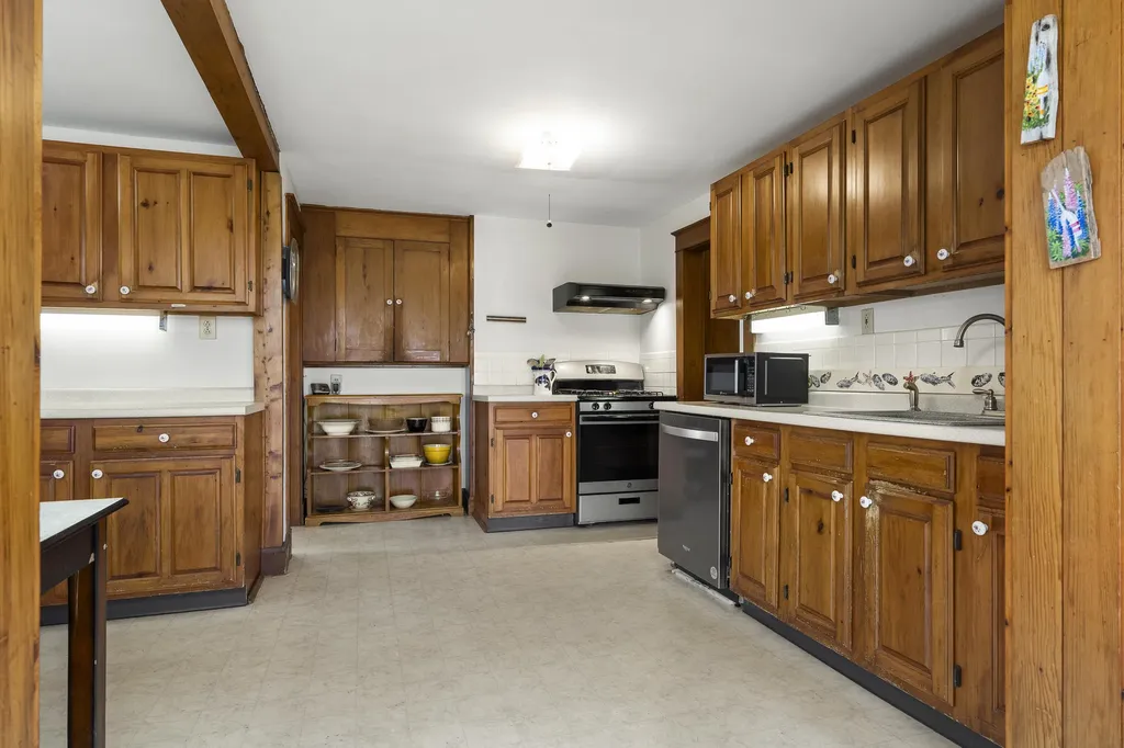 49 Murray Hill Road Boothbay ME 04544