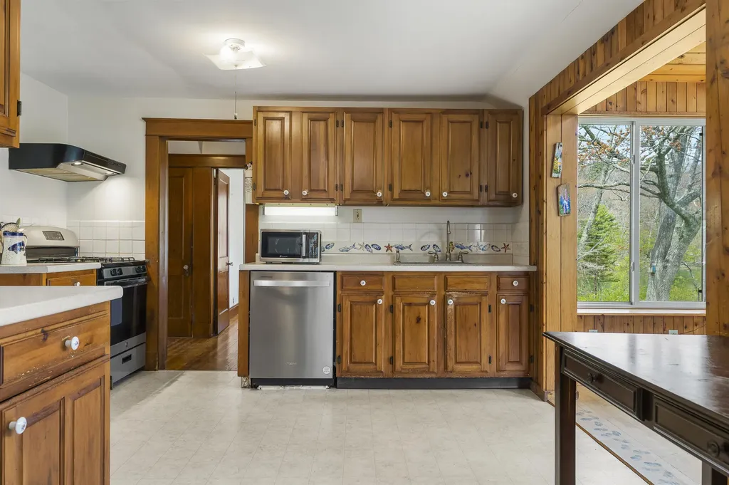 49 Murray Hill Road Boothbay ME 04544