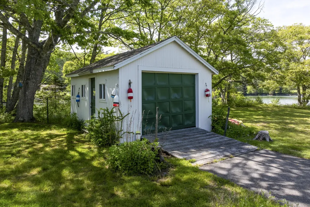 49 Murray Hill Road Boothbay ME 04544