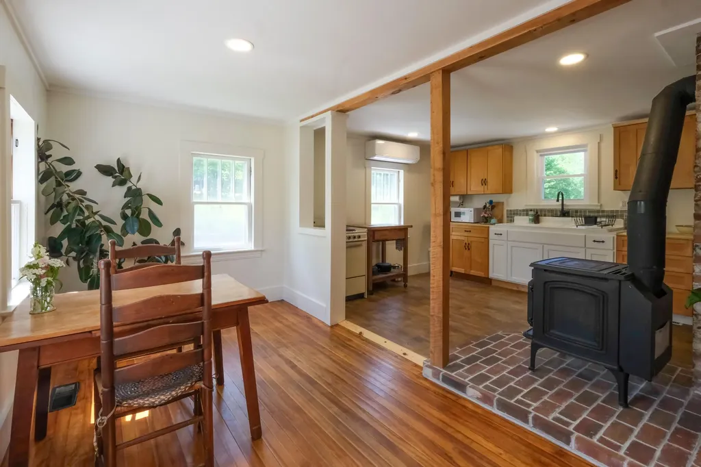 334 River Road Richmond ME 04357