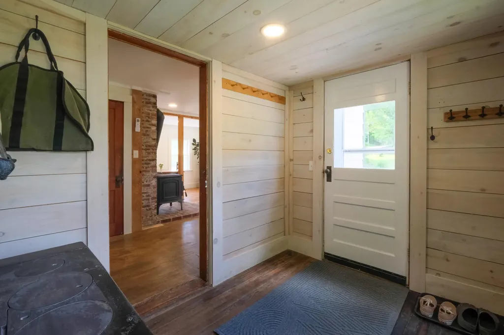 334 River Road Richmond ME 04357