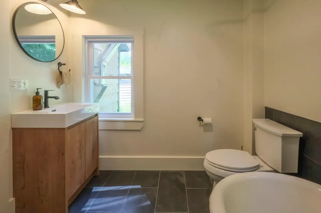 334 River Road Richmond ME 04357