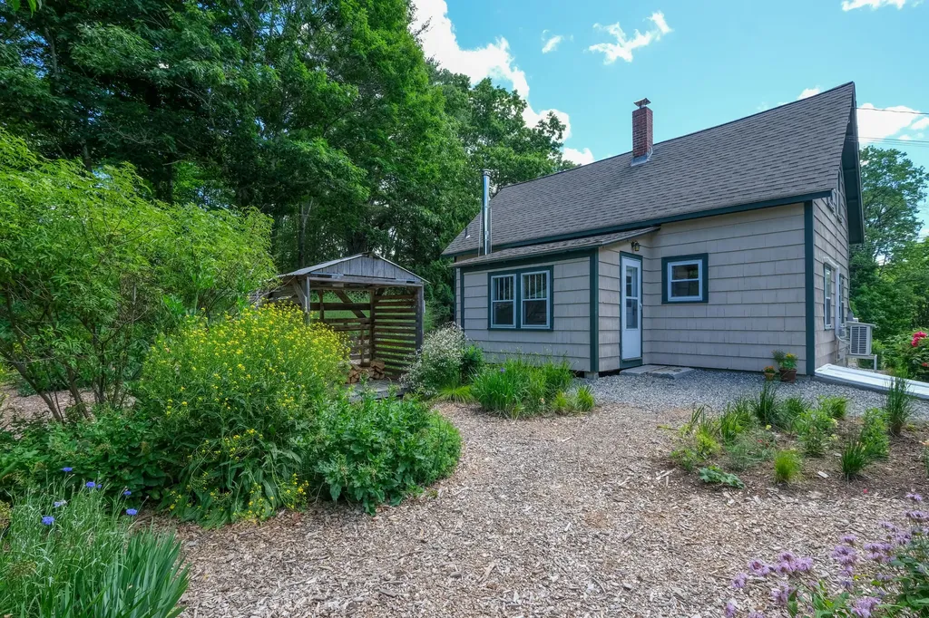 334 River Road Richmond ME 04357