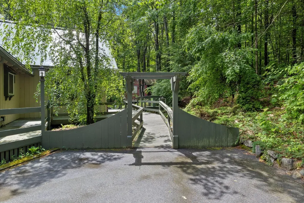 8 Solitude Lane Bridgton ME 04009