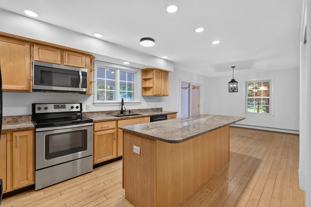 9 Hemlock Drive Topsham ME 04086