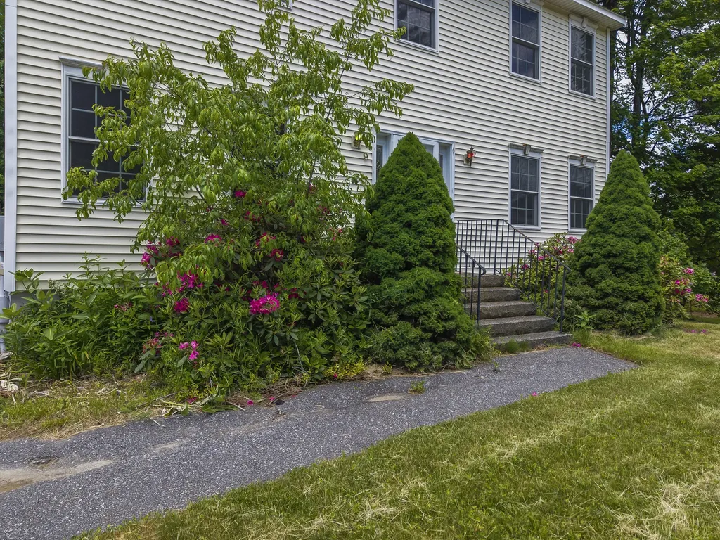 9 Hemlock Drive Topsham ME 04086
